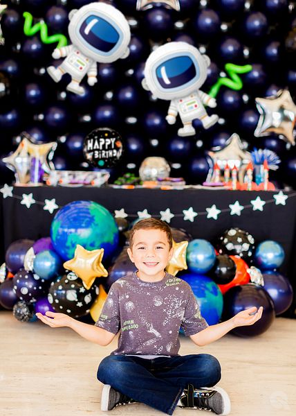 Space Balloons, Outer Space Party Decorations, Space Themed Birthday Party, Space Themed Birthday, Space Week, Space Party Decorations, Rocket Party, Space Christmas, Galaxy Party