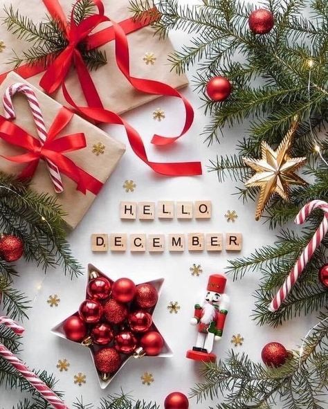 December Wreath, Hello December Images, Kersfees Idees, December Pictures, Neuer Monat, December Images, Christmas Aesthetics, Merry Christmas Wallpaper, Scrabble Letters