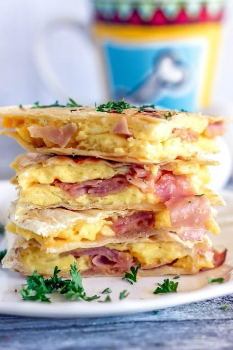 Ham Egg And Cheese Quesadilla, Cheesy Egg Quesadilla, Breakfast Quasidilla Recipes, Ham And Egg Breakfast Burrito, Ham And Egg Wraps, Ham And Cheese Quesadilla Recipes, Breakfast Casadilla Recipes, Quesadilla Recipes Breakfast, Keto Breakfast Quesadilla