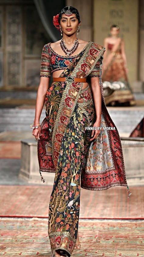 Indian Streetwear, Jj Valaya, Long Blouse Designs, Mehendi Outfit, Laddu Gopal Dresses, Sarees For Girls, South Silk Sarees, India Fashion Week, Streetwear Collection