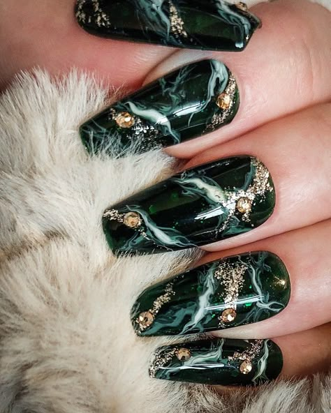 Green Black And Gold Acrylic Nails, Green Black And Gold Nails, Green And Gold Marble Nails, Emerald Marble Nails, Green And Gold Nail Designs, Md Nails, Green Marble Nails, Green Marble Design, Emerald Green Marble