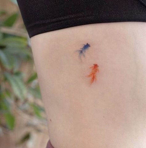 Goldfish Tattoo, 10 Tattoo, Tattoo Aesthetic, Red Ink Tattoos, Geniale Tattoos, Cute Tiny Tattoos, Discreet Tattoos, Dainty Tattoos, Subtle Tattoos