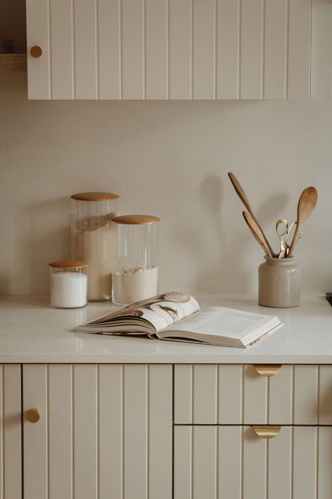 Wooden Kitchen Countertops, Beadboard Diy, Bead Board Cabinets, Wooden Countertops Kitchen, Beadboard Kitchen, Soft Kitchen, Kitchen Vignettes, Wooden Countertops, Styling Shelves