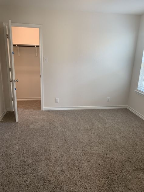 Empty Bedroom Layout, Empty Apartment Aesthetic, Canada Apartment, Chaotic Family, Room Color Design, Small Apartment Room, Empty Apartment, Usa Aesthetic, Empty Rooms Interior