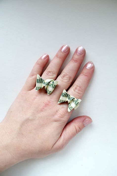 Origami Directions, Diy Paper Rings, Money Folding, Folded Money, Origami Dollar, Money Ring, Graduation Leis Diy, Origami Money, Money Rings