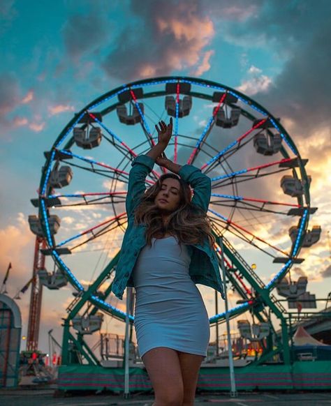 Carnival Photo Shoots, Fair Pictures, Carnival Photography, Photographie Portrait Inspiration, Photography 101, Photos Tumblr, Foto Poses, Portrait Photography Poses, Tumblr Photography