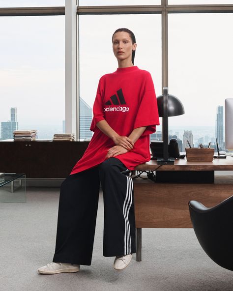 Balenciaga Ss23, Balenciaga X Adidas, Isabelle Huppert, Bella Hadid Outfits, Adidas Tracksuit, Jersey Outfit, Tracksuit Jacket, Jeans Diy, Sporty Chic