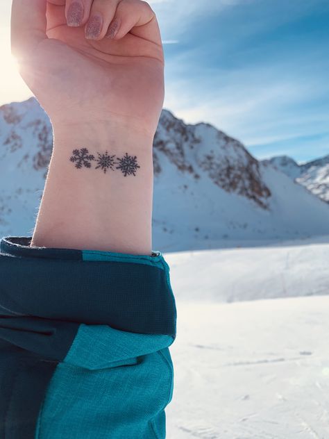 Small Snowflake Tattoo, Skiing Tattoo, Grandchildren Tattoos, Berg Tattoo, Winter Tattoo, Snow Tattoo, Snow Flake Tattoo, Small Shoulder Tattoos, Matching Sister Tattoos