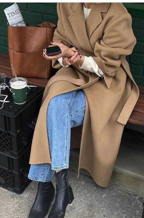 Camel Coat Outfit, European Summer Outfits, Nashville Outfits, Elegante Casual, Fall Capsule Wardrobe, Going Viral, Ținută Casual, Coat Outfits, Mode Inspo