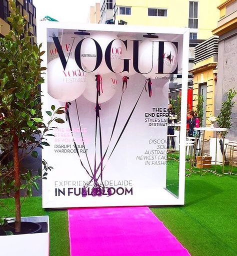 Boxed In 🔲🔳 Flashback to #AFF17 #VogueFestival #VogueCover 💕💕 #LittleBigBalloonCo #AdelaideBalloons Magazine Backdrop, Wedding Booth, October Festival, Selfie Wall, Balloon Tassel, Womens Conference, Big Balloons, Melbourne Cup, Vogue Covers