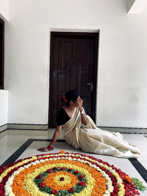 Asethic Photos, Onam Saree Kerala, Saree Aesthetic, Saree Pose, Onam Outfits, Onam Saree, Kerala Saree, Saree Poses, Desi Aesthetic