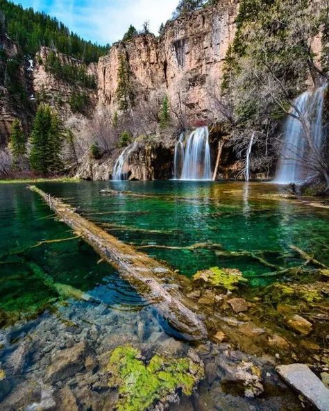 With over 27 natural hot springs in Colorado - your road trip has to include at least one! We chose the historic Glenwood Hot Springs. If you're traveling for a romantic couples trip - your best… Hot Springs Colorado, Glenwood Springs Colorado, Road Trip To Colorado, Colorado Summer, Glenwood Springs, Colorado Adventures, Colorado Vacation, Senior Project, Colorado Travel