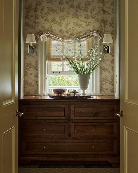 a beautiful dressing room we recently completed. We paperbacked the lovely @bennisonny linen so it could be applied around the room. the… | Instagram Bay Window Roman Shades, Custom Shower Curtain, Custom Dresser, French Bedroom, Custom Shower Curtains, Matching Wallpaper, Custom Shower, Traditional Interior, Guest Bedrooms