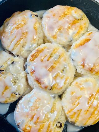 Callie’s Cinnamon Biscuits, Hardees Cinnamon Raisin Biscuits Recipe, Recipe For Hardee’s Biscuits, Hardees Copycat Recipes, Copycat Belvita Breakfast Biscuits, Copycat Hardees Cinnamon Raisin Biscuits, Hardee’s Biscuits, Cinnamon Raisin Biscuits Hardees, Cinnamon Biscuits Homemade