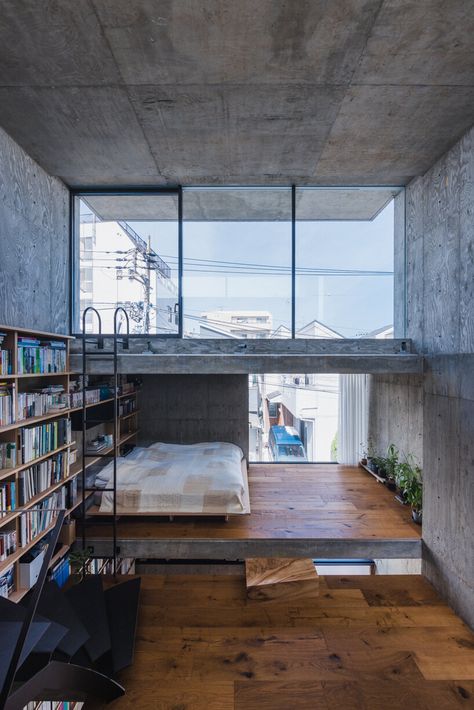 Concrete House Design, Concrete Room, Houses In Japan, Large Bookshelves, Concrete Column, Big Room, Concrete Home, Concrete House, Concrete Structure