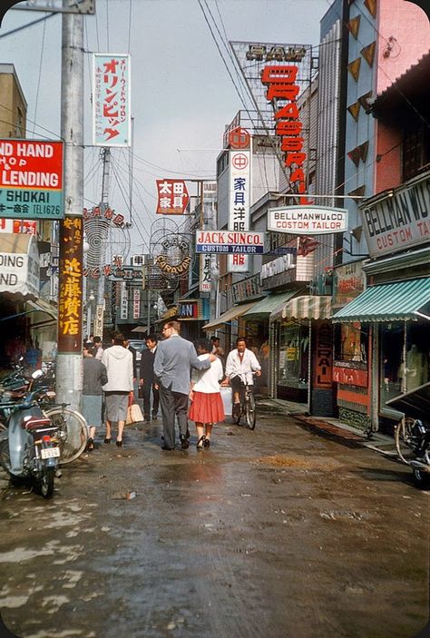 Color Photographs of Japan in the 1950s and 1960s ~ vintage everyday Illustration Scene, Bg Design, Showa Era, Japan History, Japan Culture, Japan Aesthetic, Aesthetic Japan, Japan Tokyo, Japan Photo