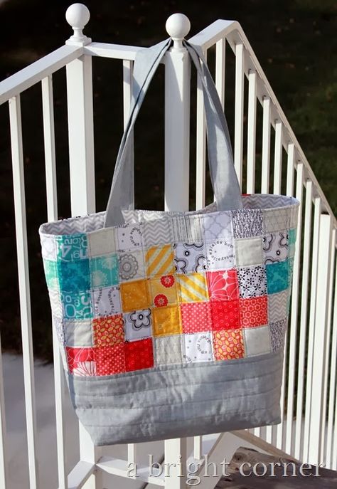 Scrappy Tote Bags, Quilted Tote Bags Tutorial, Quilted Tote Bags Patterns, Scrappy Patchwork, Patchwork Dresses, Sewing Tutorials Bags, Easy Bag, Tote Bag Pattern Free, Patchwork Tote Bags