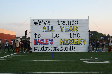 Banner Football Run Through Signs, Run Through Signs, Cheerleading Signs, School Spirit Posters, Rally Idea, Pep Club, Homecoming Floats, School Spirit Week, Homecoming Posters