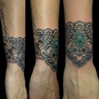 Tattoo Wrist For Women, Wrist Cuff Tattoos For Women, Lace Tattoos For Women, Lace Sleeve Tattoos, Cuff Tattoo, Tattoo Wrist, Muster Tattoos, Best Tattoos For Women, Lace Tattoo