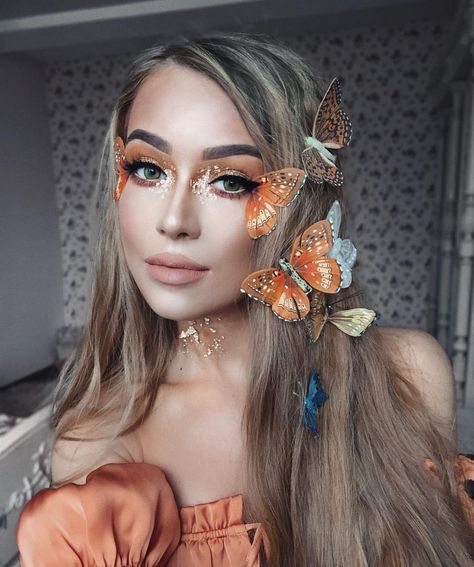 Artsy Makeup, Holloween Makeup, Butterfly Makeup, Cute Halloween Makeup, Halloween Makeup Pretty, Halloween Eye Makeup, Halloween Makeup Inspiration, Colored Contact Lenses, Halloween Costumes Friends