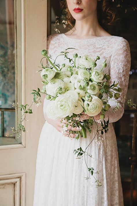 textured white ranunculus wedding bouquet with jasmine vines Ranunculus Wedding Bouquet, Ranunculus Arrangement, Ranunculus Wedding, Winter Bridal Bouquets, Ranunculus Bouquet, White Ranunculus, Wedding Bouquets Bride, White Wedding Bouquets, Wedding Boho