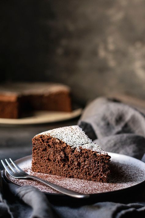 5-ingredient flourless chocolate cake (with no butter) Chocolate Cake No Butter, Tahini Dessert, Cake No Butter, Unprocessed Recipes, Food Photography Cake, Choco Cake, Premium Cake, Food Photography Composition, Passover Desserts