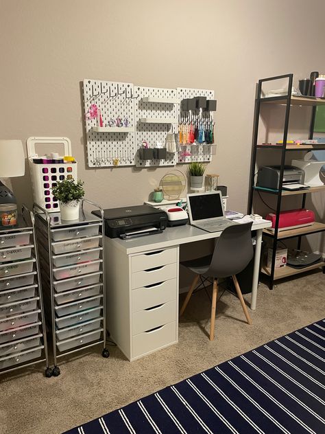 Small Office Room Ideas Business, Small Space Business Ideas, At Home Business Office, Mailing Station Small Business, At Home Small Business Office, Small Business Shelf Organization, Small Business Home Office Work Spaces, Small Business Desk Ideas, Storage For Small Business