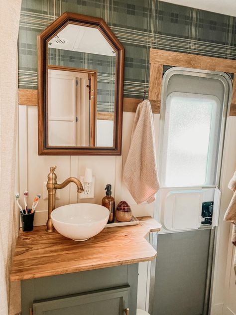 How to Turn Your Drab RV into a Fab Cabin on Wheels Camper Remodel Ideas, Cabin On Wheels, Diy Wood Countertops, Decorating Your Rv, Black Stainless Steel Kitchen, Rv Interior Remodel, Custom Backsplash, Rv Bathroom, Diy Camper Remodel