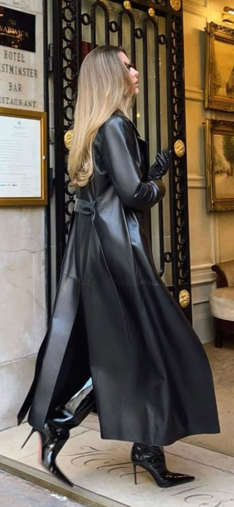 (5) Image reblogged from @shinyblackfetish-blog – @isleofkinkyleather on Tumblr Long Coat Outfit, Black Leather Coat, Classy Winter Outfits, Long Leather Coat, Leather Coats, Fall Fits, Dark Feminine, Coat Outfits, Looks Chic