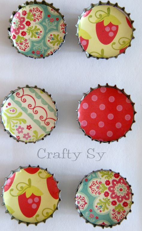 bottle top crafts | Crafty Sy: Bottle Cap Magnets ♥ Hairclip Ideas, Diy Bottle Cap Crafts, Bottle Top Crafts, Neat Crafts, Bottle Cap Magnets, Recycled Art Projects, Inexpensive Crafts, Bottle Cap Art, Senior Activities