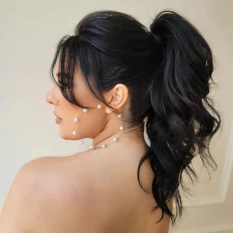 Simple Voluminous Long Pony Curled Ponytail With Bangs, Curls Ponytail Hairstyles, Cute Quick And Easy Hairstyles, Ponytail With Curls, Curled Ponytail Hairstyles, Twisty Hairstyles, Ponytail With Bangs, Long Pony, Easy Braided Updo