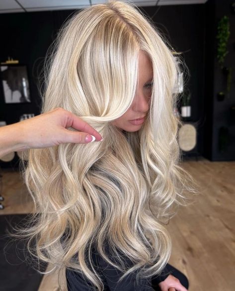 Mobile Hairdresser, Blonde Hair Goals, Perfect Blonde Hair, Bright Blonde Hair, Summer Blonde Hair, Dyed Blonde Hair, Light Blonde Hair, Short Haircuts For Women, Blonde Hair Inspiration