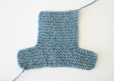 EASY Cuffed Baby Booties Free Knitting Pattern by Gina Michele Knit Baby Booties Pattern Free, Knitted Baby Boots, Easy Baby Knitting Patterns, Baby Booties Free Pattern, Baby Hat Knitting Pattern, Baby Booties Knitting Pattern, Baby Booties Pattern, Knit Baby Booties, Baby Cardigan Knitting Pattern