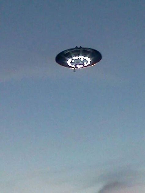 Flying Saucer Aesthetic, Alien Aesthetic, Unidentified Flying Object, Fox Mulder, Aliens And Ufos, Ufo Sighting, Crop Circles, Flying Saucer, Lilo Stitch