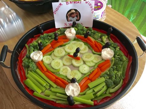 Baseball Field veggie tray for baseball birthday party theme Tray Party Ideas, Veggie Tray Party, Baseball Food Party, Baseball Theme Birthday Party, Baseball Food, Baseball Theme Birthday, Baseball Theme Party, Vegetable Tray, Baseball Diamond