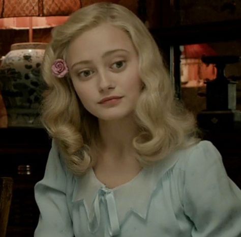 Ella Purnell Miss Peregrine, Emma Bloom, Ella Purnell, Peregrine's Home For Peculiars, Miss Peregrines Home For Peculiar, Miss Peregrine, Peculiar Children, Home For Peculiar Children, Japanese School