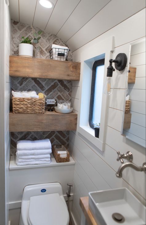 Rustic Cabin Rv Remodel, Static Caravan Bathroom Ideas, Travel Camper Remodel, Renovated Caravans Interiors, Small Trailer Bathroom Ideas, Renovated Camper Bathroom, Fifth Wheel Bathroom Remodel, Rv Bathroom Organization Ideas, Older Camper Remodel Ideas