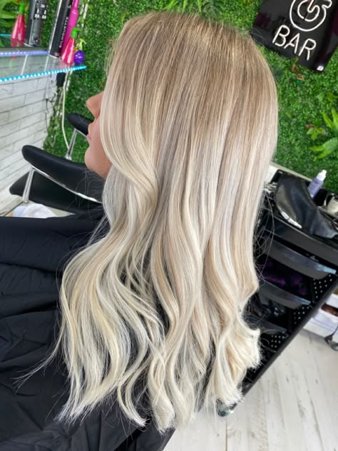 High Balayage Hair Blonde, Platinum Blonde Highlights Balayage, Blonde Full Head Balayage, White Beige Hair Color, Bayalage Blonde Straight, Balayage White Blonde, Blonde Balayage On Light Hair, Blended Blonde Hair Balayage, Light Blond Balayage Hair