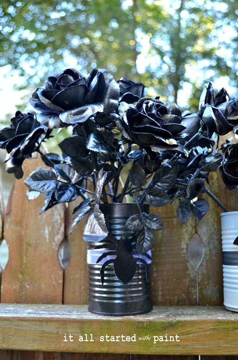 fake-flowers-spray-painted-black-for-halloween Spray Painted Flowers, Flowers Crafts For Kids, Halloween Wedding Reception, Spray Paint Flowers, Pumpkin Painting Party, Flower Garden Plans, Artificial Pumpkins, Flower Garden Design, Flower Spray