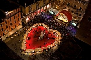 Verona Celebrates Love in Style with Four-Day Event | Italy Magazine When Is Valentines Day, Beautiful Love Letters, Italy Magazine, Italian Traditions, Verona Italy, Horror Music, Movie Genres, Western Movies, Love Valentines