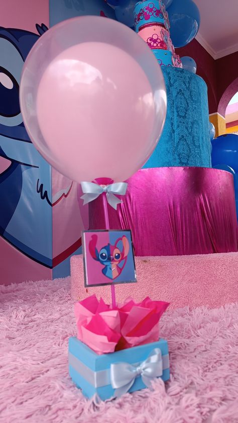 Sencillo y lindo centro de mesa de Stitch Baby Gender Reveal Party, Lilo Y Stitch, Baby Gender Reveal, Baby Gender, Reveal Parties, Gender Reveal Party, Gender Reveal, Baby Shower, Disney