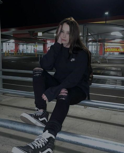 Skater Fashion, Skate Fits, Outfit Dark, Alt Outfits, Women's Outfits, Lazy Outfits, Streetwear Men Outfits, Really Cute Outfits, Girls Fashion Clothes