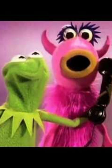 THIS is what I watch when I need a smile... Kids Activities Blog Mahna Mahna, Funny Happy Birthday Song, Camp Songs, Fraggle Rock, Funny Songs, Happy Song, Happy Birthday Song, The Muppet Show, The Muppets