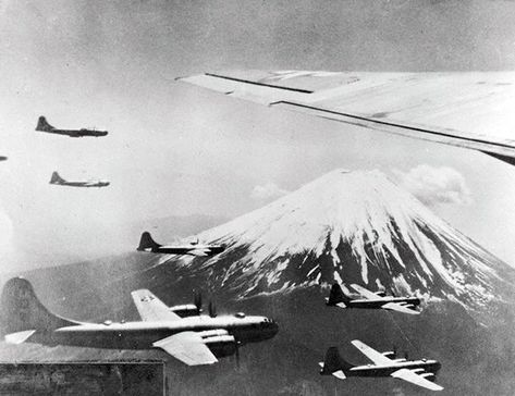 B29 Superfortress, Mount Fuji Japan, Monte Fuji, Ww2 Planes, Air Raid, Mt Fuji, Medal Of Honor, Wwii Aircraft, Ww2 Aircraft