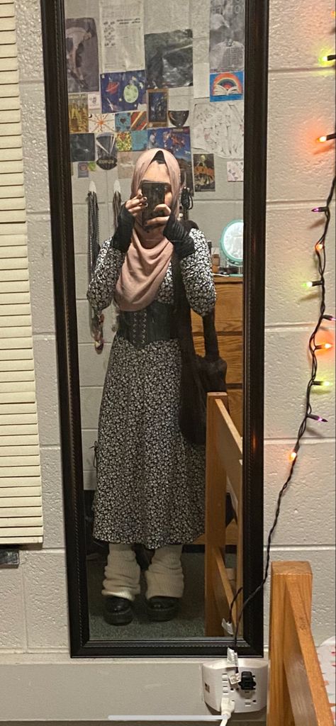 #hijabi #fairycore #grungefashion #grungeaesthetic #aesthetic #fashionstyle #hijabstyle #modestclothing #grungestyle #corset #emostyle #ootdfashion #ootdhijab #ootd Hijabi Fairycore, Hijabi Grunge, Alt Corset, Fairycore Fits, Fluffy Bag, Fairycore Grunge, Grunge Outfit, Piercing Ideas, Hijabi Outfits