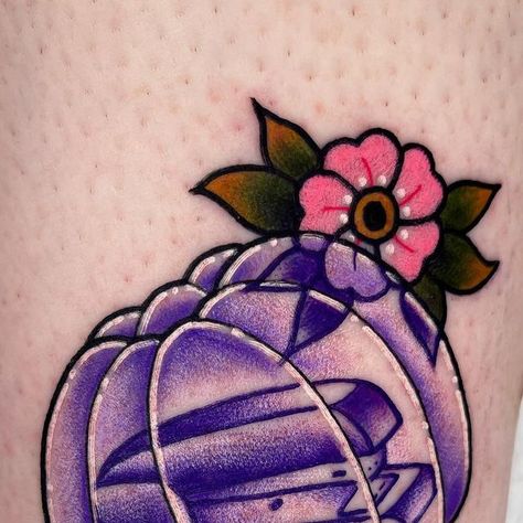 Melody Crow on Instagram: "You bet I was damn excited to finally get to do a jello stapler tatt 😍 Thank you so much Erin 🥰  . . . . . #bright_and_bold #tradtattoo #traditionalbangers #oldschoolflash #oldschooltattoo #radtrad #classictattoo #boldtattoo #traditionaltattoo #besttradtattoos  #tradworkers #realtattoos #traditionaltattooink #skinart_traditional #traditionalartist #goldcoasttattoo #goldcoasttattooartist #theoffice #theofficetattoo #jellytattoo #jellotattoo #stapler #jimhalpert #dwightschrute" Jim Halpert, D Tattoo, Dwight Schrute, Classic Tattoo, Old School Tattoo, Traditional Tattoo, Thank You So Much, Tattoo Artists, Old School