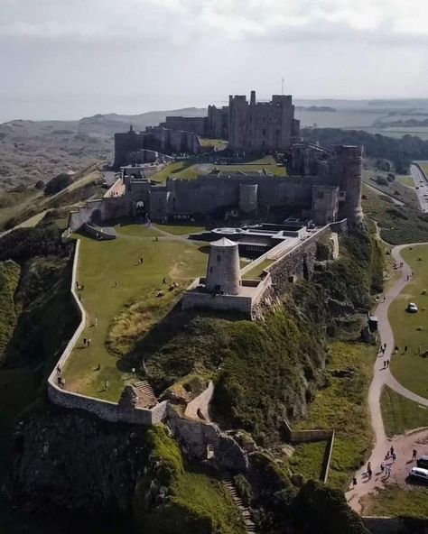 Bamburgh Castle, Northumberland England, British Castles, Enchanted Castle, Old Castle, The Last Kingdom, Short Break, Ancient Temples, Castle Wedding