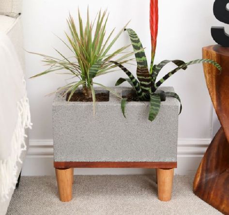 Cinder Block Projects, Cinder Block Shelves, Cinder Blocks Diy, Making Raised Garden Beds, Cinder Block Furniture, Minimalist Centerpiece, House Planter, House Plant Pots, Diy Blocks