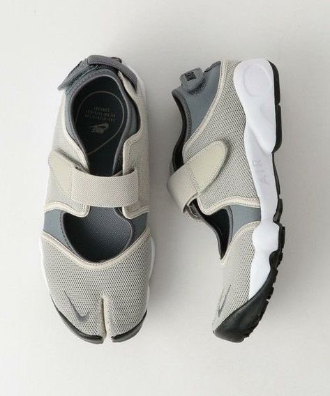 Nike Air Rift, Tabi Shoes, Funky Shoes, Shoe Inspo, Swag Shoes, Shoe Closet, Pretty Shoes, Mode Inspiration, Look Cool