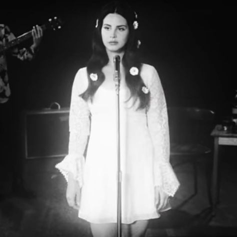 Love (music vid) 🎶 Lana Del Rey #lanadelrey #love #lanadelreylove #lanadelreycharacters #lovelanadelrey #musicvideofashion #musicvideo… White Dress Aesthetic, Love Lana Del Rey, Lana Del Rey Outfits, Lana Del Rey Love, White Flower Dress, Famous Singers, Lana Del Ray, Courthouse Wedding, Dress Aesthetic